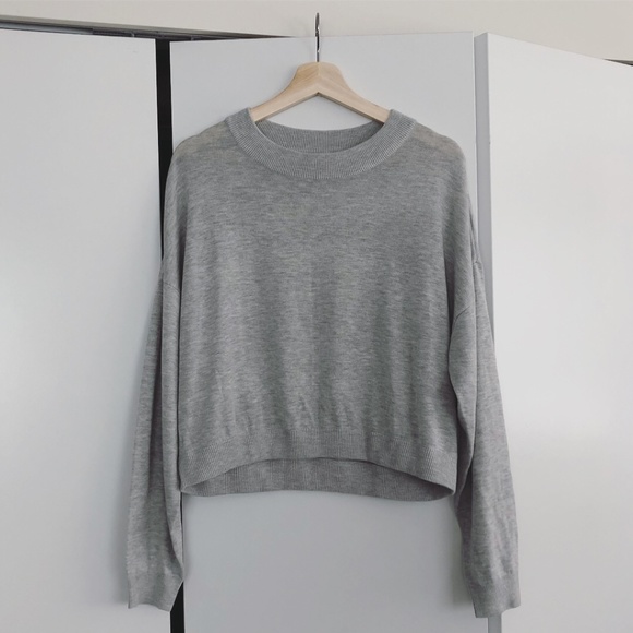 H&M Sweaters - H&M Basic Pullover Sweater 🌪